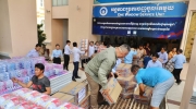 金边市政府接收超60万美元善款及物资，用于支援前线与难民