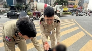 韩国男子在西港街头行为异常被警方控制，确认患病后由家属接回 ...