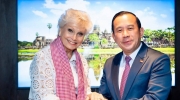 英国电视明星称赞柬埔寨是“一个美妙的旅游胜地”