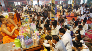 距泰军铁丝网仅500米，柬民众边境寺庙祭祀引关注