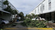 金边两小区遭遇强风袭击，多栋房屋受损，致1人受伤