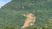 柬埔寨柏威夏某县发生山体滑坡