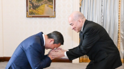 洪玛奈首相率团觐见西哈莫尼国王