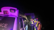 柬高速公路一救护车发生追尾事故，造成1死5伤！