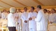柬埔寨国母在王宫主持祈福仪式,参议院主席洪森和首相洪玛奈出席 ...