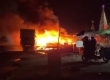 柬埔寨一运土车追尾油罐车致起火