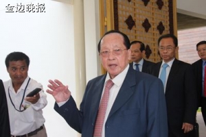 何南丰结束访朝今早抵达国门