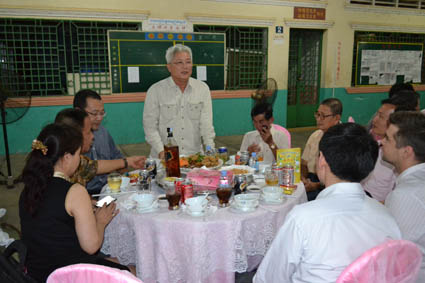 赵伟如会长在宴会上向各界表示感谢