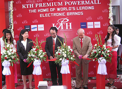 苏坤部长主席KTH电子超市开业剪彩