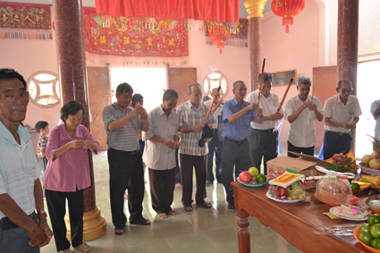 蔡国海会长和蔡氏宗亲领导敬拜大峰祖师