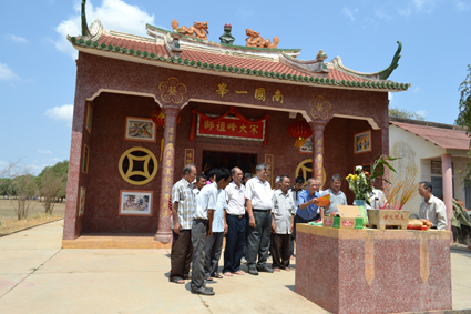 大峰祖师庙前拜天地父母