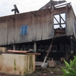 贡不多县村遭遇暴风雨袭击 致2死2伤 多间民房受损