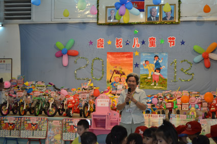 周洁明校长祝小朋友们健康成长