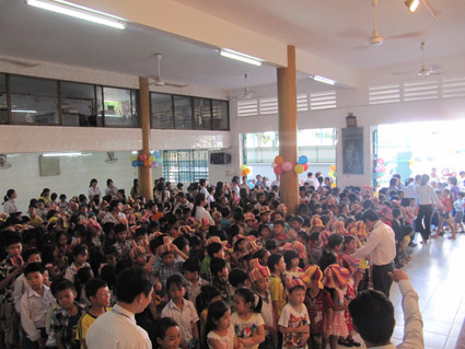 全体师生齐聚大礼堂抽奖