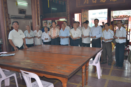 潮州会馆理事等出席集体敬拜仪式