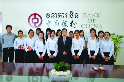 崇正学校17名专修优秀生获得助学金