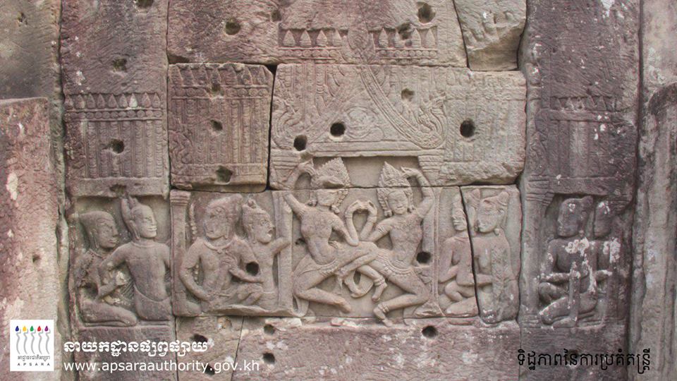 巴戎寺壁雕出现乐队演奏竖琴情况。