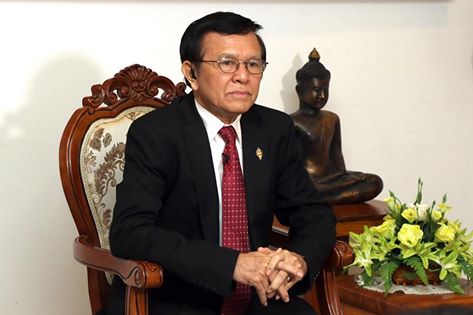 救国党在周日召开常务委员会，“重选”庚速卡担任党主席。