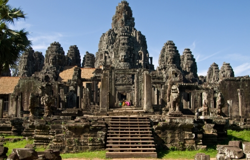 今年三月份，吴哥接待国际游客22万人次，收入1000万美元，同比增长76%。