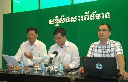 柬埔寨公正和自由选举组织代表昨日召开新闻发布会，公布选民资料抽样调查结果。