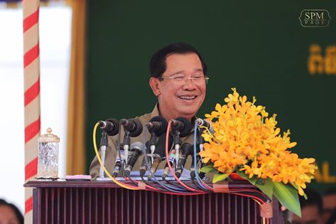 洪森出席尼洛滤水站二期工程剪彩仪式，并发表重要讲话。