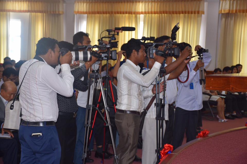 白色大楼重建课题成为媒体关注的焦点新闻。 （柬埔寨星洲日报）