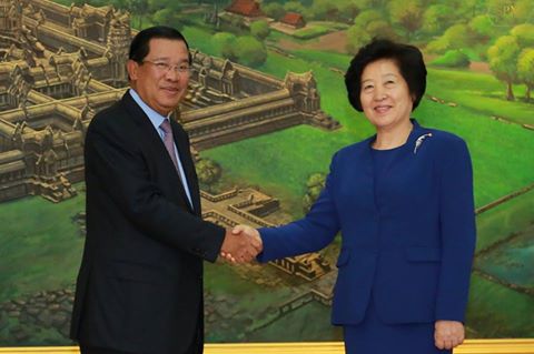 洪森会见中共中央政治局委员孙春兰女士。 （柬埔寨星洲日报）