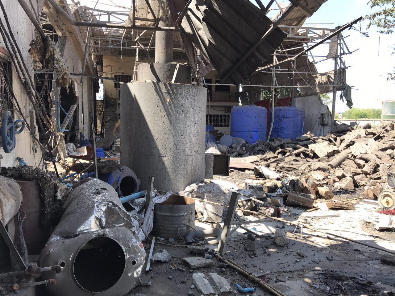 成衣厂的蒸汽炉爆炸，保安员当场惨死。 （柬埔寨星洲日报）