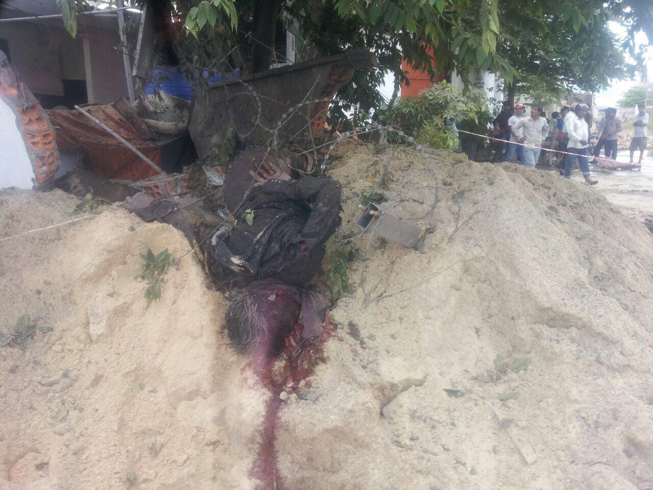 成衣厂的蒸汽炉爆炸，保安员当场惨死。 （柬埔寨星洲日报）