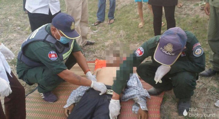 警方在现场验尸。