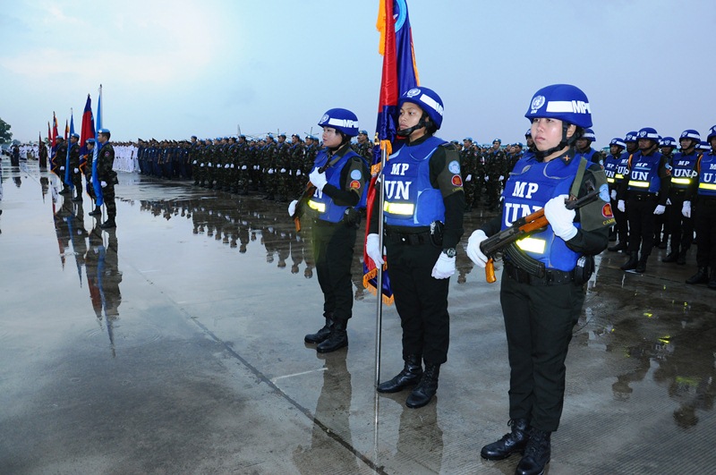 凯旋归国的309名王家军官兵。 （柬埔寨星洲日报）