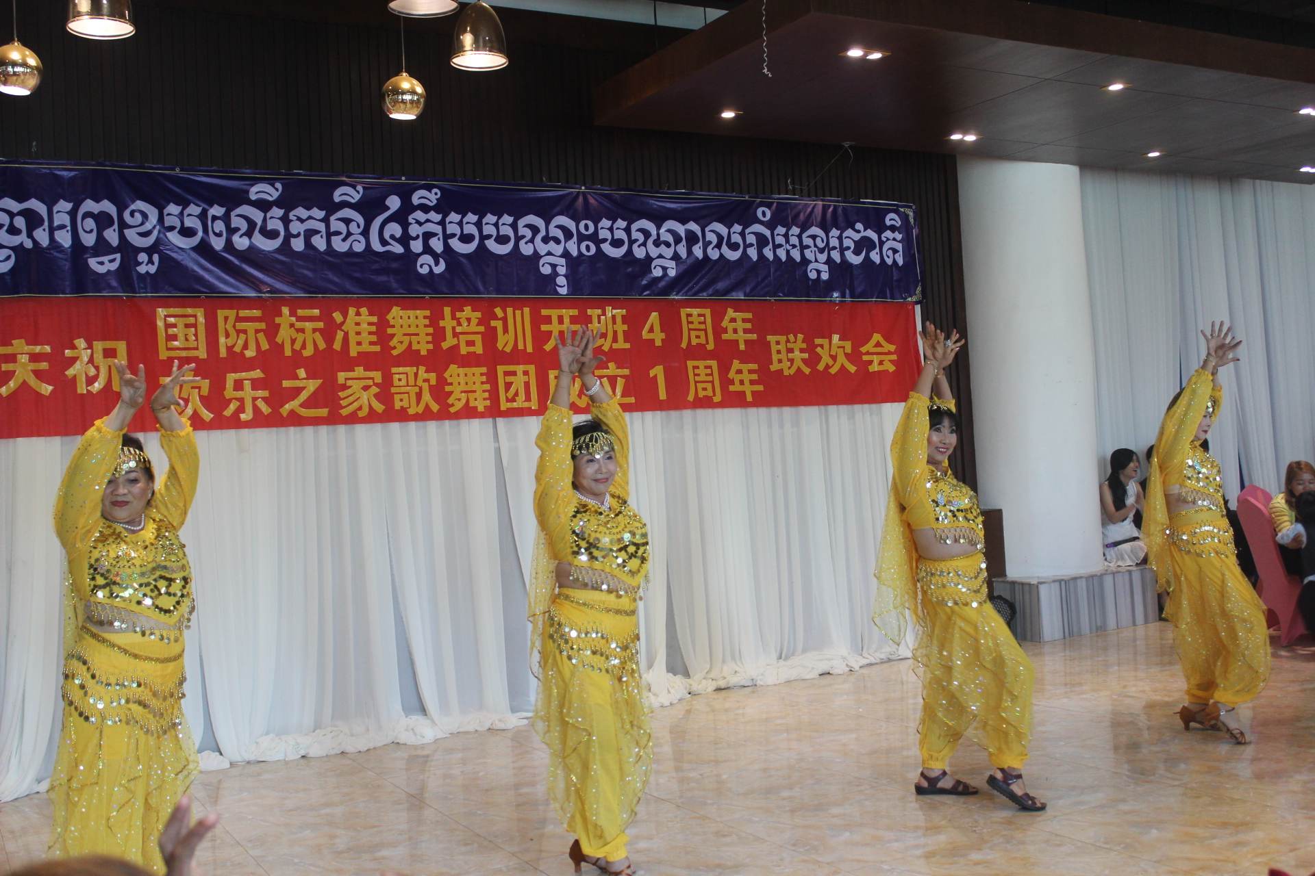 爱好舞蹈的乐龄人士呈献“印度舞”。