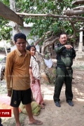 警方逮住非法贩卖八哥鸟到越南并且获捕了一千只... ... ...