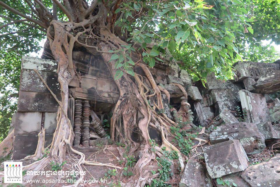 周斯威柏古寺位于暹粒省巴贡寺县。