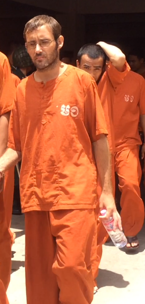 南非籍男子（中）吞可卡因毒囊闯关被捕案，被判终身监禁。