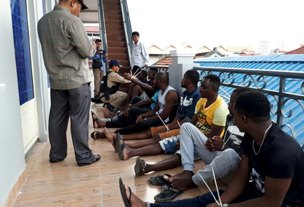 警方逮捕53名尼日利亚籍非法移民。