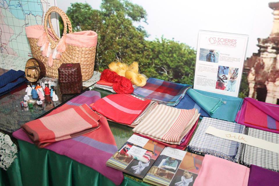 丝绸为我国乡村2万妇女提供经济收入。 （柬埔寨星洲日报）