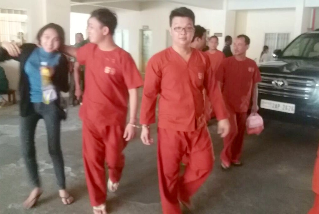 因在監獄使用毒品，棉速萬迪（右）再被判5年有期徒刑。（柬埔寨星洲日報）