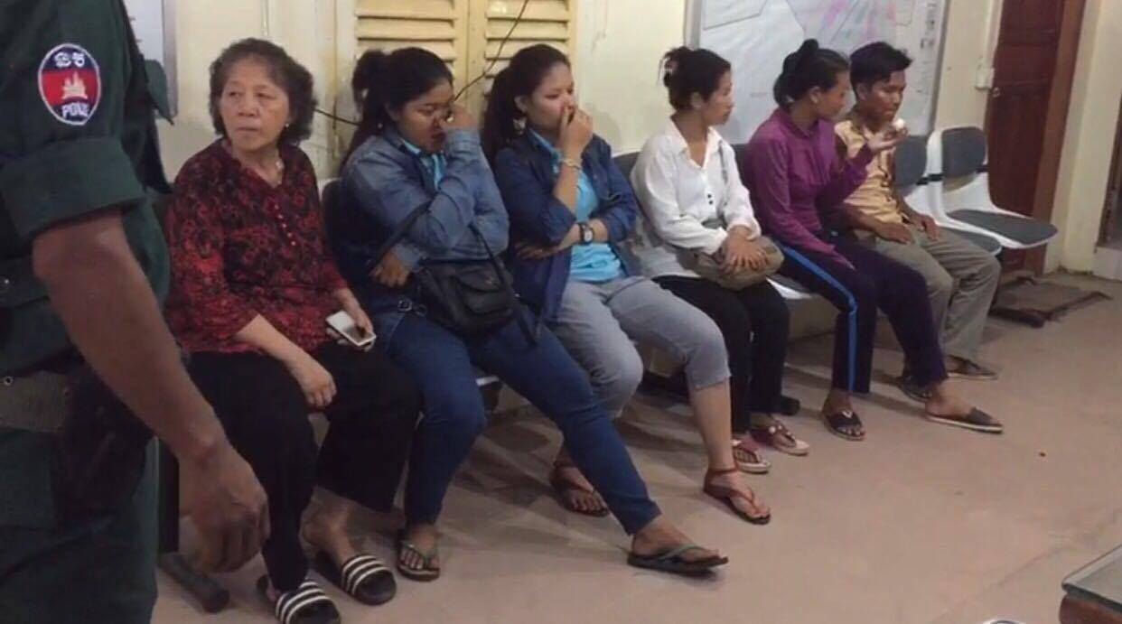 被逮捕的7名男女。 (柬埔寨星洲日报)