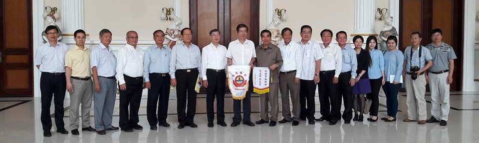 柬華理事總會領導與《廣東華僑史》調研團合影。