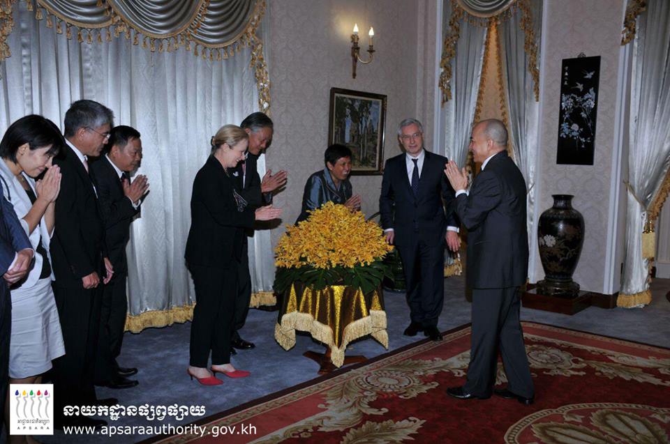 保护和开发吴哥遗址国际协调委员会（ICC-Angkor）代表团觐见西哈莫尼国王。