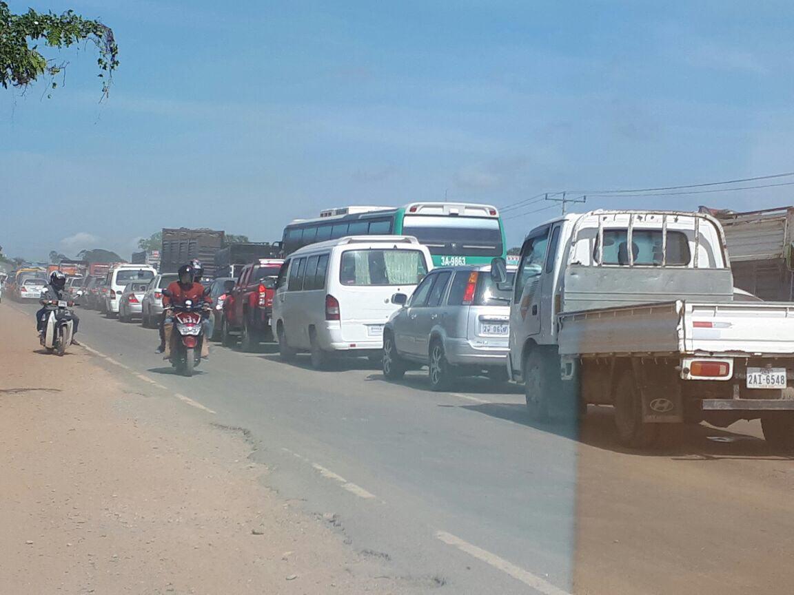 车祸造成4号公路大塞车。