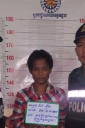 一名非法贩卖毒品的嫌犯被警方逮捕并获捕了三包毒品在身上！ ...