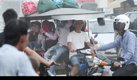 金边市正大刀阔斧整改道路交通秩序  嘟嘟车成首要整改对象