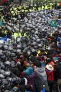 韩国民众反“萨德”与警方爆发冲突