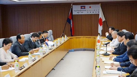 副总理狄班赴日会见日本防卫大臣