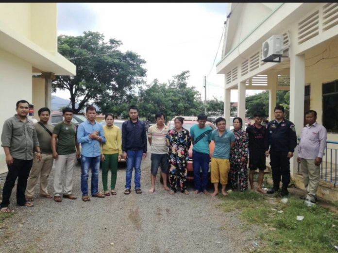 13名柬越籍男女涉及勒索案，结果被警方逮捕。（图：柬埔寨星洲日报）