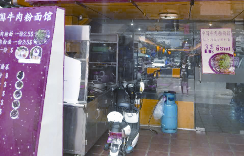 朴实无华的门头，淡雅简单整洁的装修，並没有任何豪华和更新，已经在金边七年了。