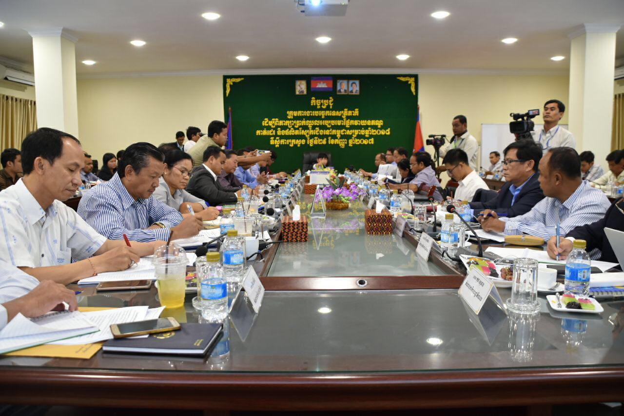 三方新一轮谈判会议，劳工部发言人索兴主持会议。（图：柬埔寨星洲日报）