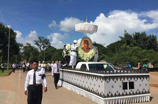 送殯仪式。（图：柬埔寨星洲日报）